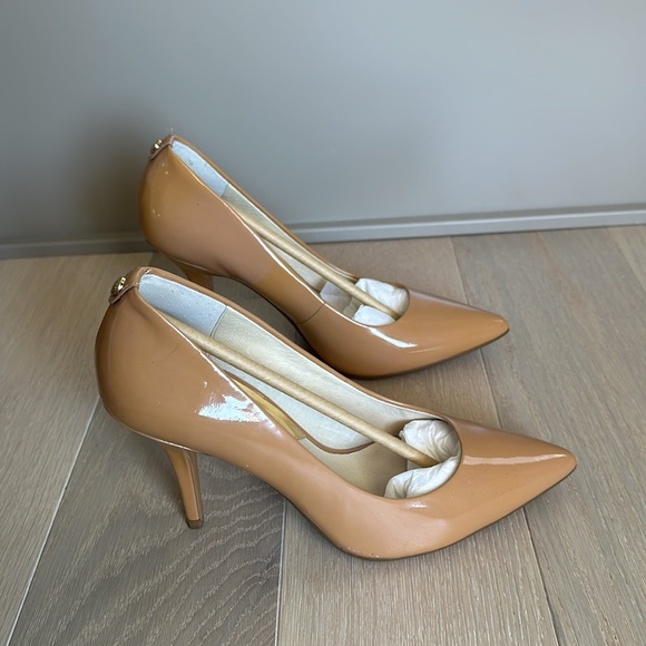 ❌SOLD❌ Michael Kors Patent Leather Heels US 7 - Beige - Picture 4 of 4